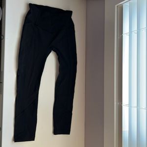 Lululemon, legging with pockets! (No idea what kind of leggings)